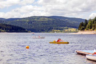 tretboot-auf-dem-schluchsee-high-res-1800.jpg